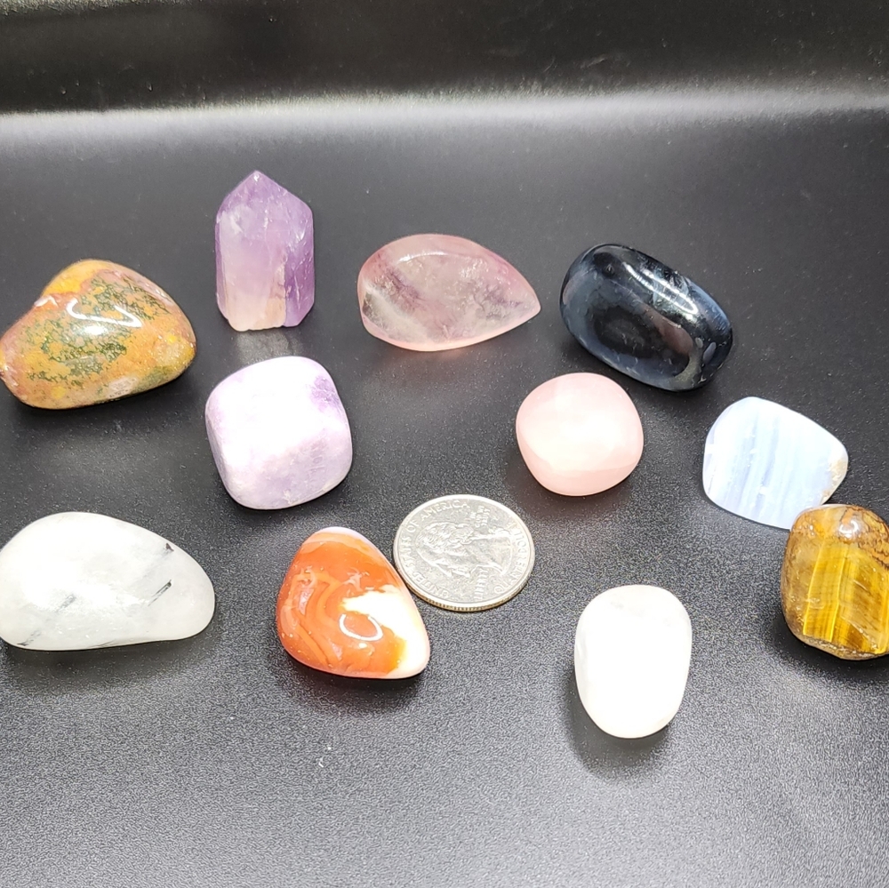 Lot of  Natural Tumbled   Crystals - Picture 9 of 12